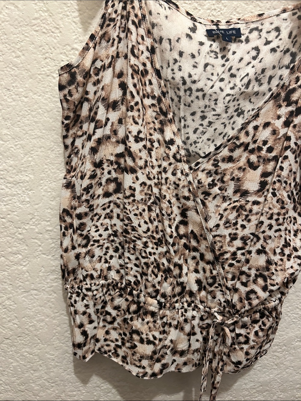 BLUE LIFE NWT Beige & Black Leopard Tie-Shoulder V-Neck Camisole Sz LARGE - Picture 5 of 10